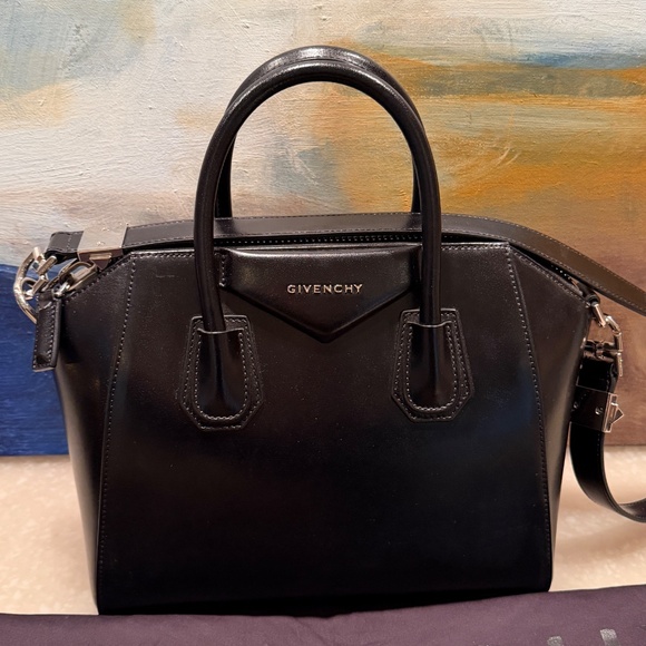 Givenchy Antigona Small Top-Handle Bag in Box Leather - Picture 4 of 4